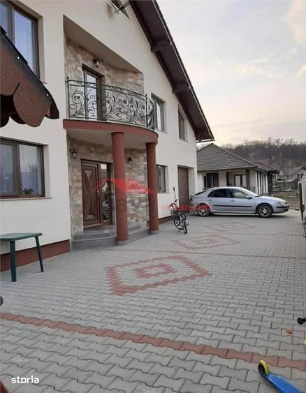Casă cu 4 camere în Unirea
