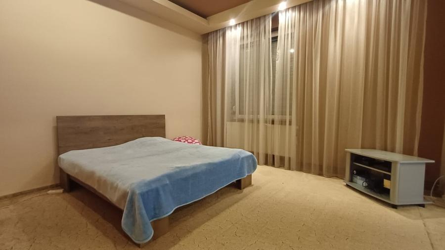 Casă individuală cu 6 camere cu Canalizare în Decebal