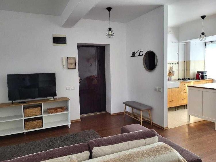Apartament cu 2 camere decomandat în Runcu