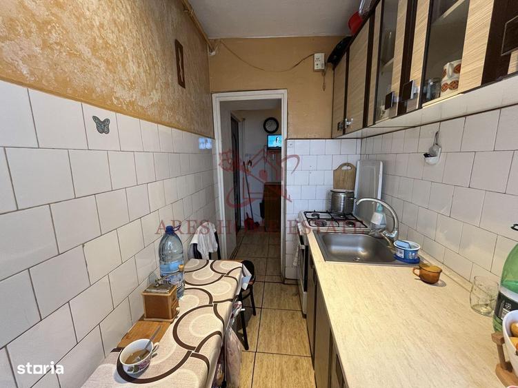 Apartament cu 3 camere, mobilat în Girocului