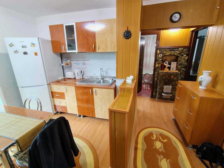 Apartament cu 2 camere decomandat în Petros