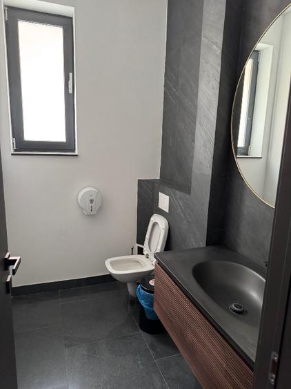 Spațiu comercial, de 350 mp, în Central
