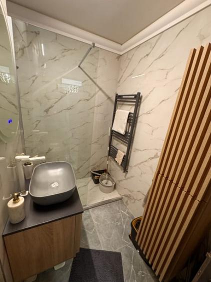 Apartament 2 camere, decomandat, 55 mp, zona Rovine - 1