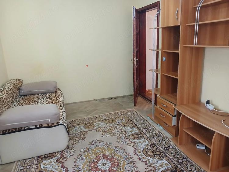Apartament cu 3 camere semidecomandat în Ostroveni