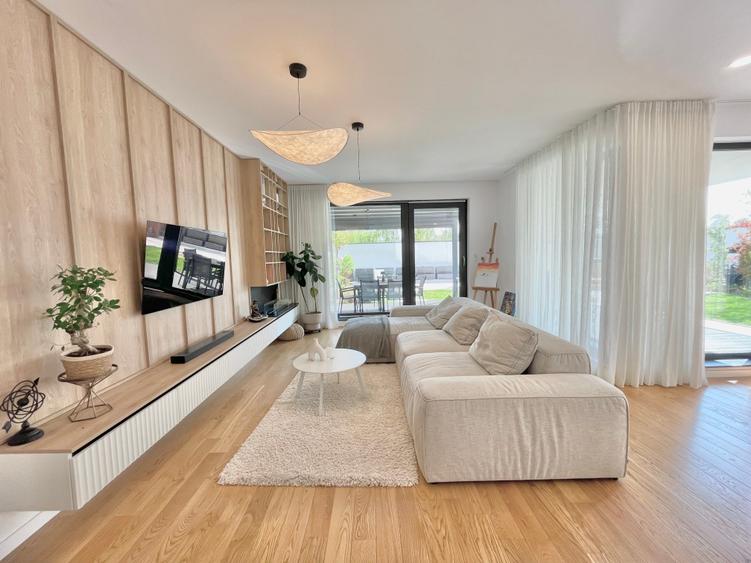 Casă individuală cu 5 camere cu Teren 380 Mp în Pipera