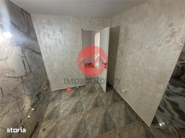 Casă cu 8 camere cu Teren 300 Mp în Central
