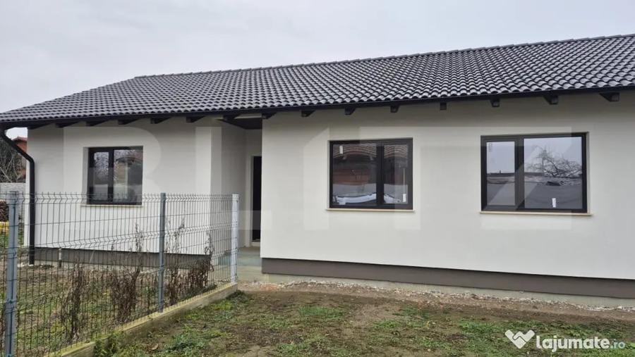 Casă cu 4 camere cu Teren 400 Mp în Vetiș