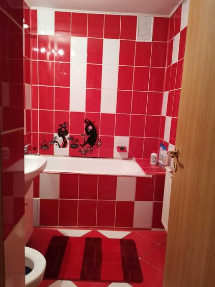 Apartament cu 2 camere semidecomandat, mobilat în Central