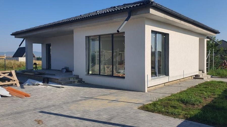 Casă cu 4 camere în Sânpetru