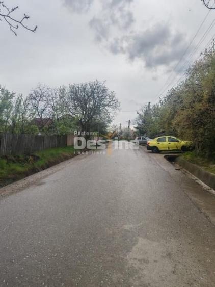 Teren de 3160 mp, în Poiana