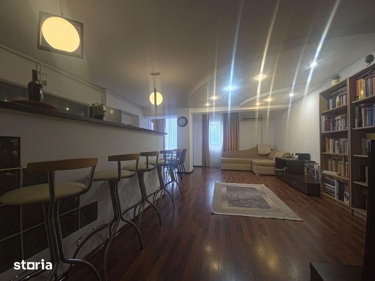 Apartament cu 3 camere decomandat, mobilat în Delfinariu