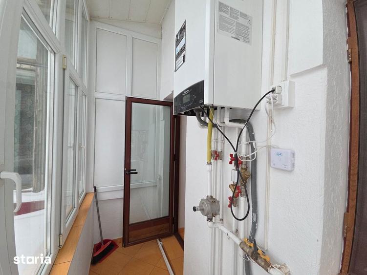 Apartament cu 3 camere, mobilat în Victoriei