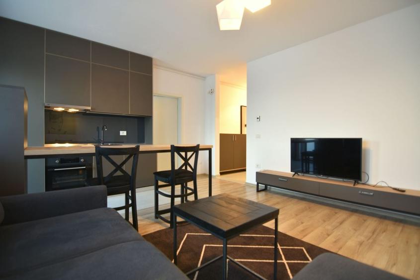 Apartament cu 3 camere semidecomandat, mobilat în Aradului