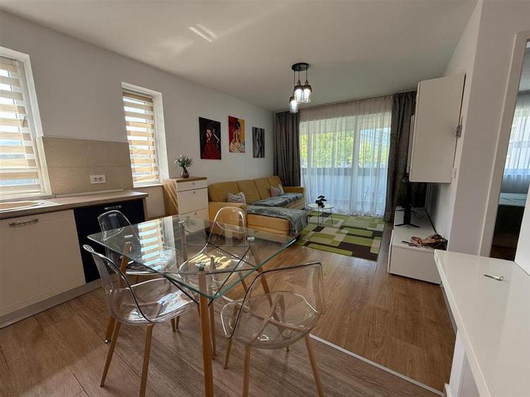Apartament cu 2 camere decomandat, mobilat în Tractorul