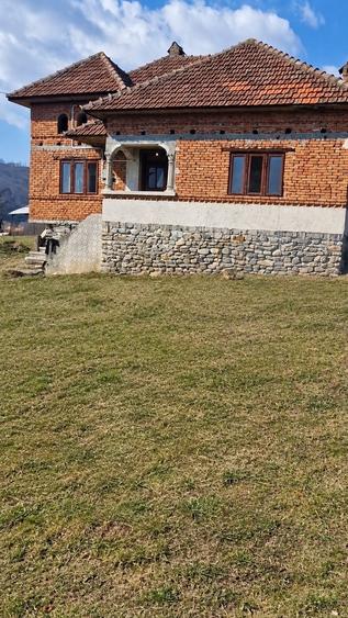 Casă cu 4 camere în Cândești