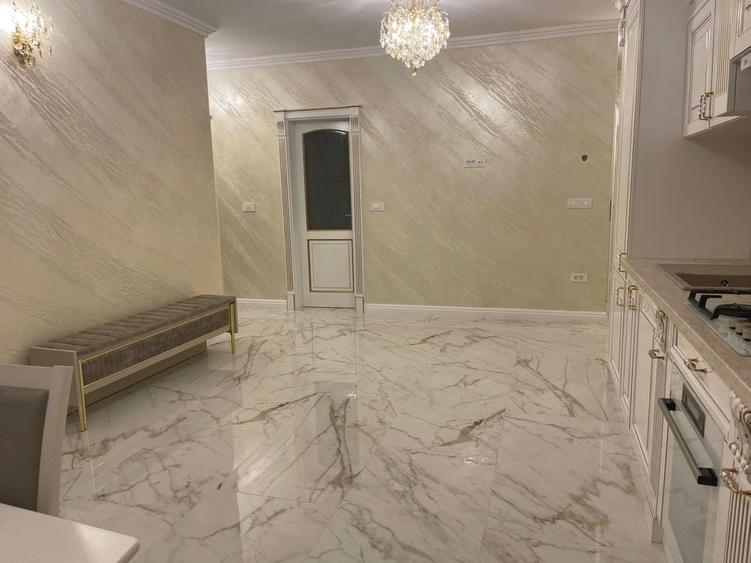 Apartament cu 3 camere decomandat în Florești