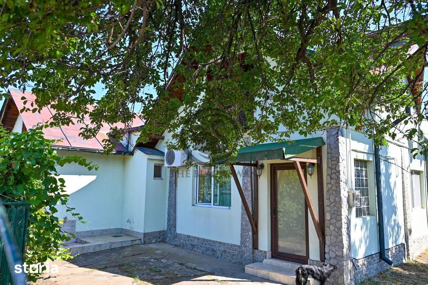 Casă cu 7 camere cu Teren 432 Mp în Vest