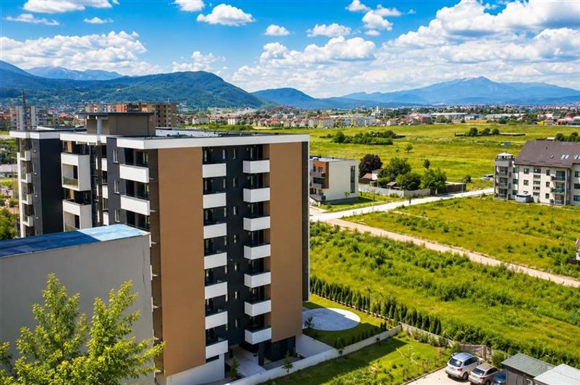 Teren Construcții intravilan de 10000 mp, în Tractorul
