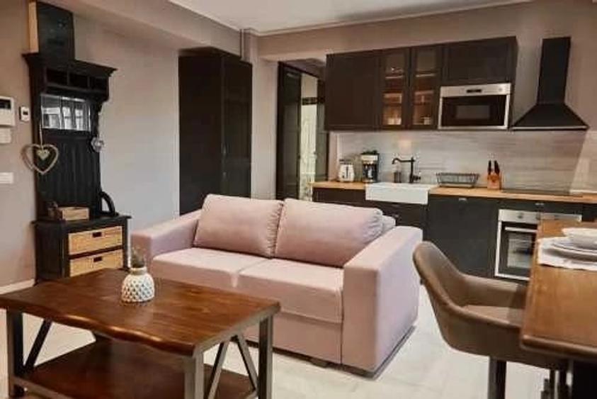 Apartament cu 3 camere decomandat în Central