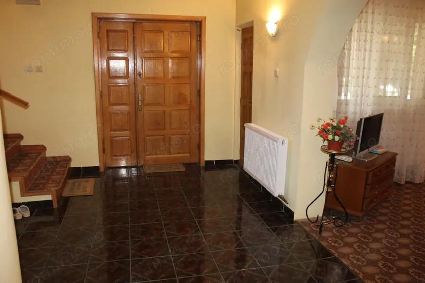 Casă cu 6 camere cu Teren 355 Mp în Central