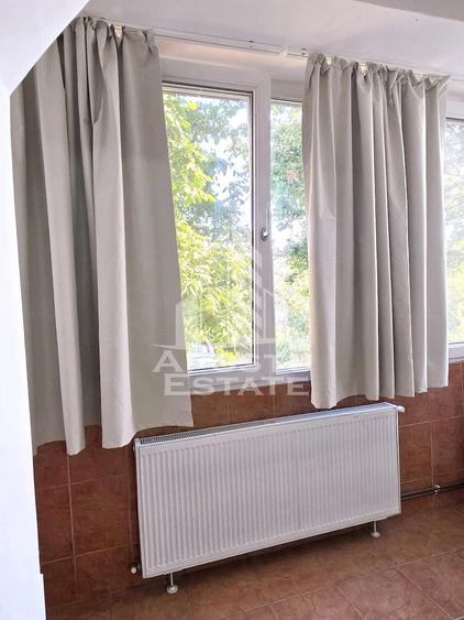 Apartament cu 3 camere decomandat în Girocului
