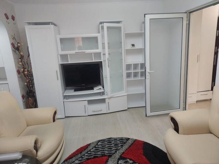 Apartament cu 2 camere semidecomandat în Exterior Vest