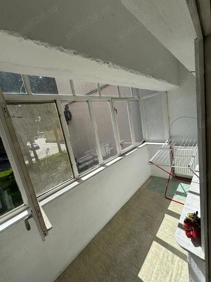 Apartament cu 3 camere decomandat în Sud