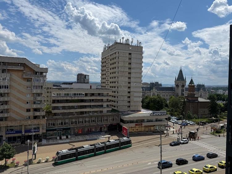 Apartament cu 4 camere decomandat în Central