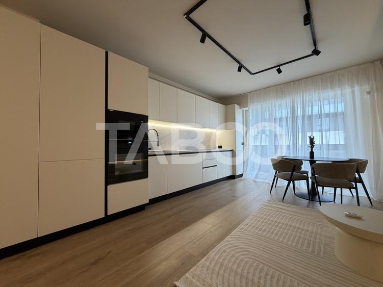 Apartament cu 2 camere semidecomandat, mobilat în Central