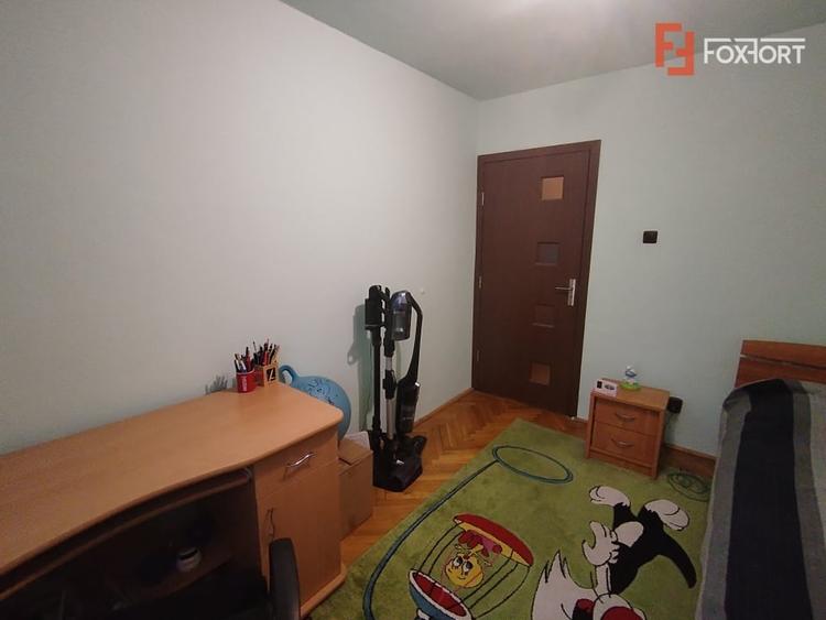 Apartament cu 3 camere decomandat, mobilat în Girocului