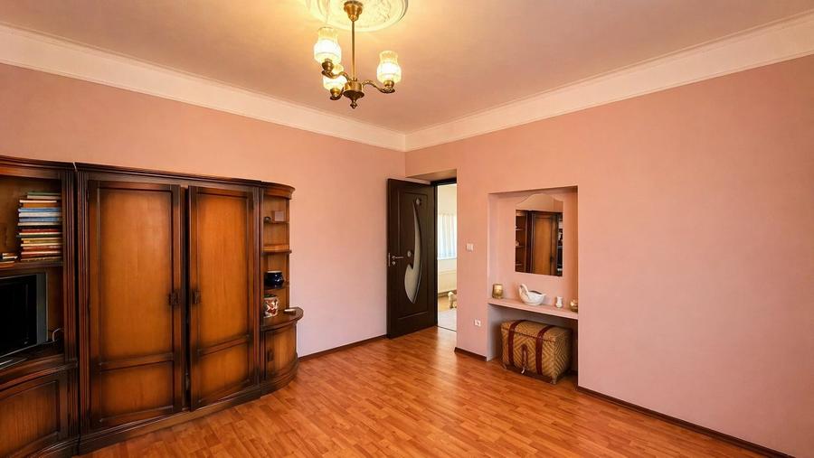 Casă individuală cu 3 camere cu Canalizare în Dragoș Vodă