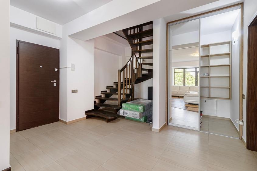 Apartament cu 4 camere decomandat în Kiseleff