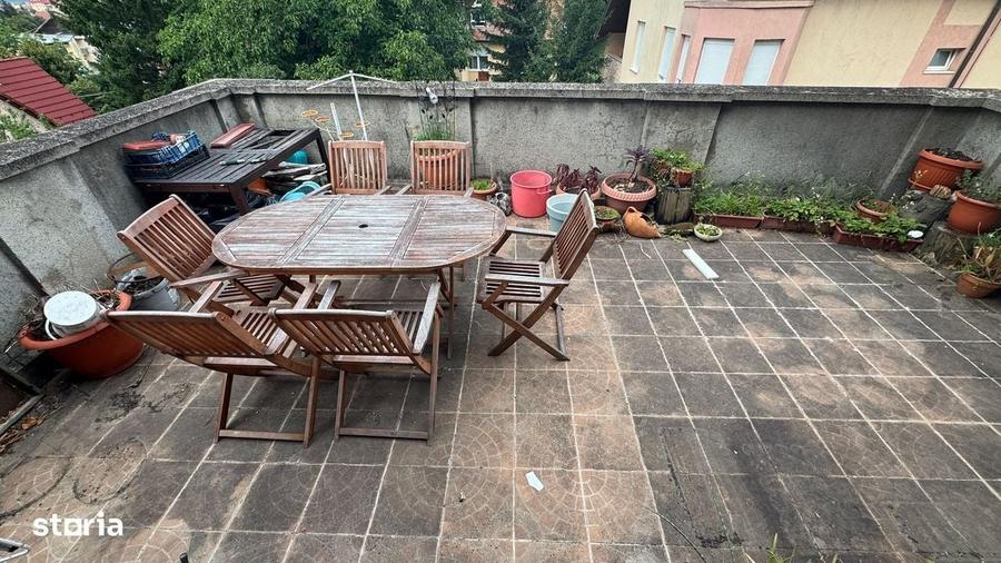 Apartament cu 4 camere în Sub Arini