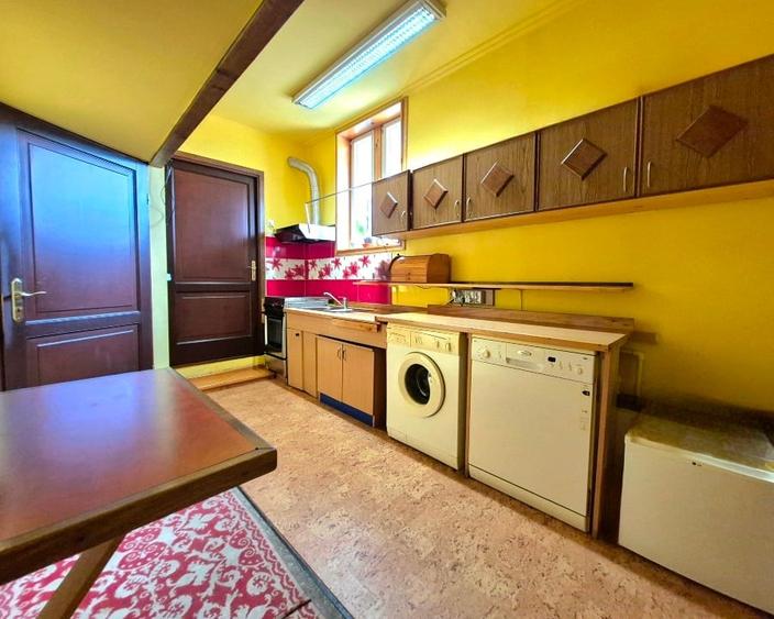 Casă individuală cu 3 camere cu Garaj în Dealu