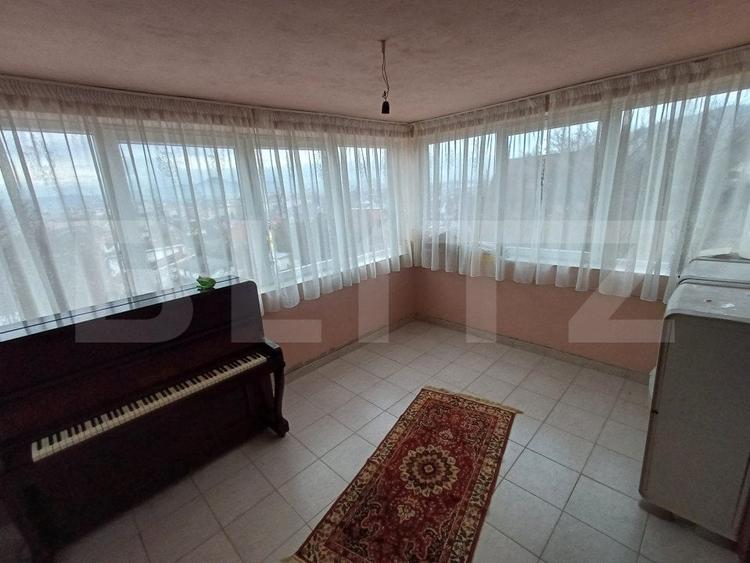 Casă individuală cu 6 camere cu Canalizare în Exterior Est