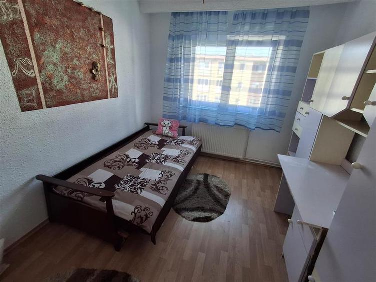 Apartament cu 2 camere decomandat în Valea Aurie