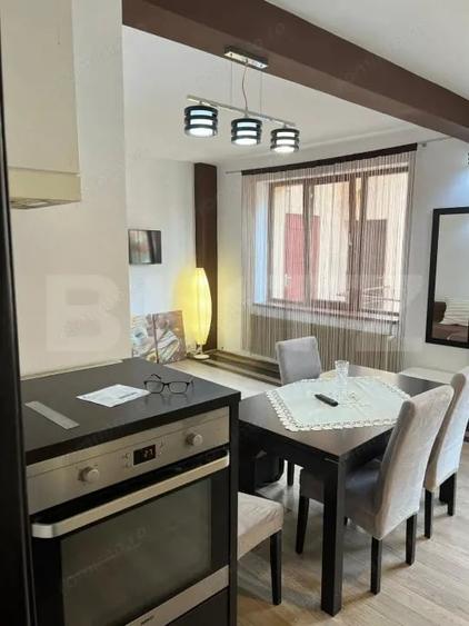 Apartament 3 camere 2 bai -in vila - 80mp -pivnita si parcare Central - 2