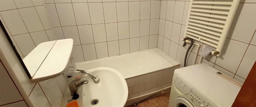 Garsonieră decomandată, mobilată în Nicolina