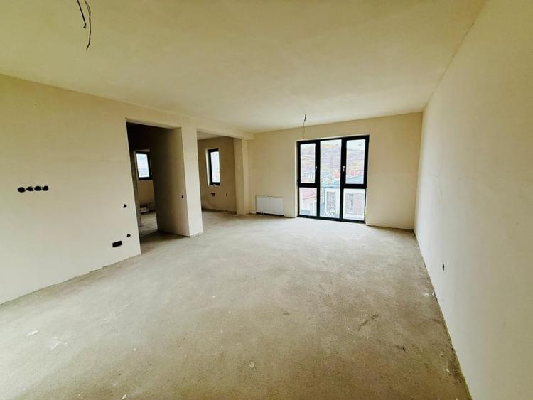 Duplex cu 5 camere cu Canalizare în Florești