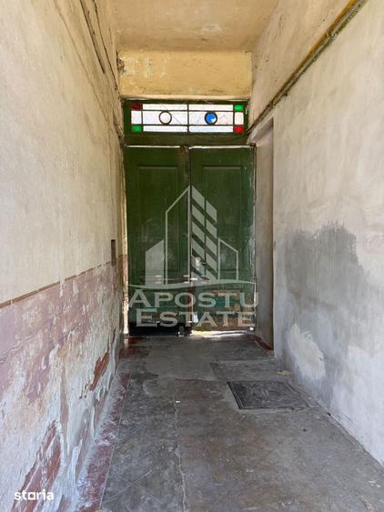 Casă cu 7 camere cu Teren 929 Mp în Central