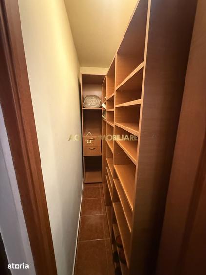 Apartament cu 3 camere, mobilat în Giurgiului