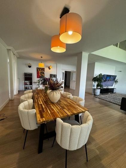 Casă individuală cu 5 camere cu Teren 705 Mp în Central