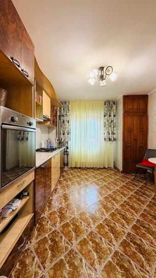Apartament cu 4 camere decomandat în Central