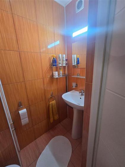 Apartament cu 3 camere decomandat, mobilat în Central