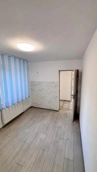 Apartament cu 3 camere decomandat în Dâmbu Pietros