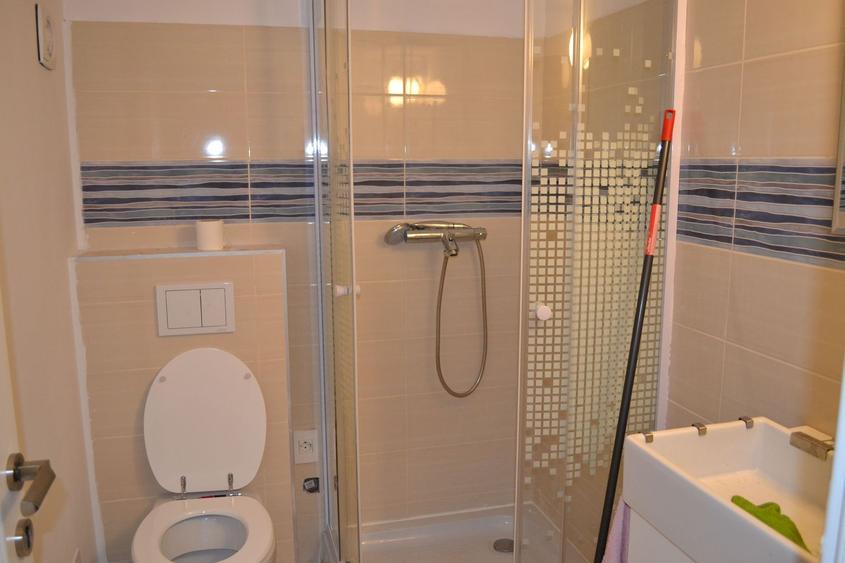 Apartament cu 2 camere decomandat în Medicină