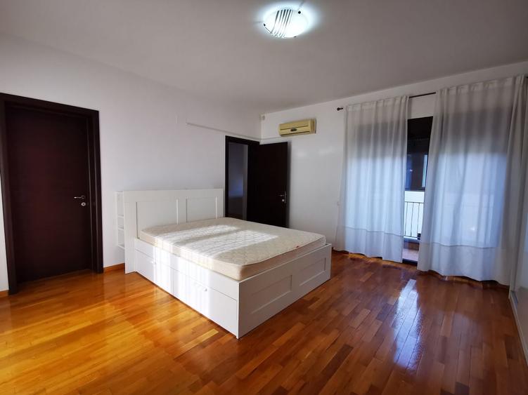 Duplex cu 5 camere cu Canalizare în Iancu Nicolae