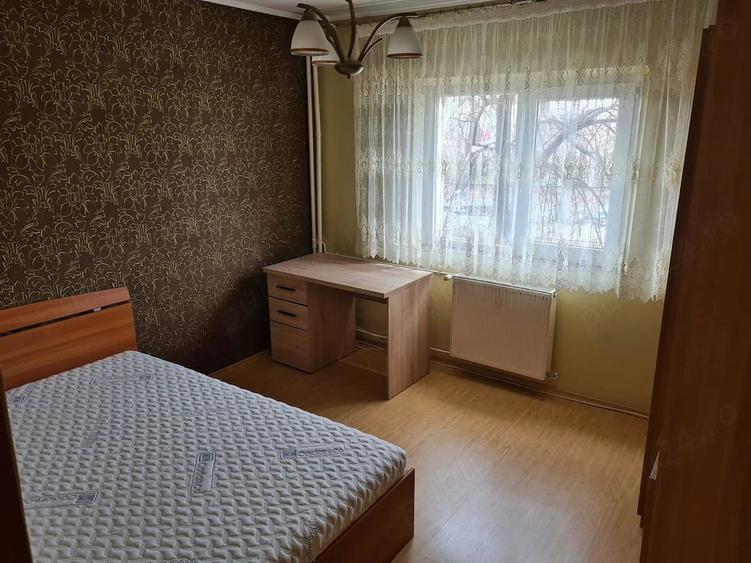 Apartament cu 3 camere decomandat în Vitan