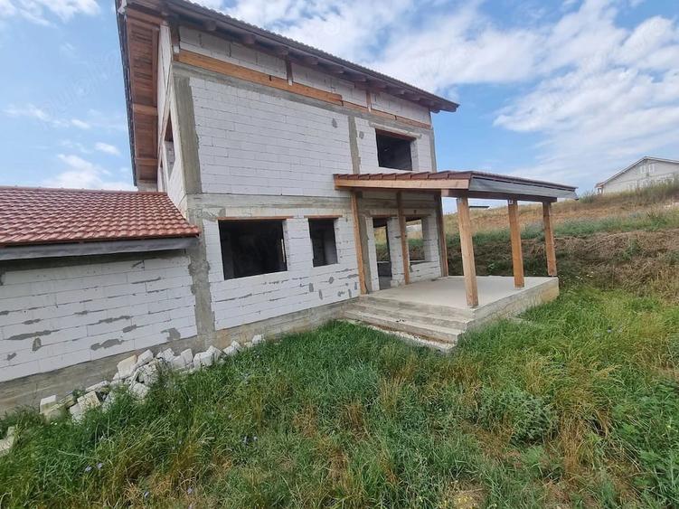 Casă cu Teren 600 Mp în Mintia