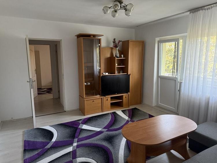 Apartament cu 2 camere semidecomandat în Lipovei